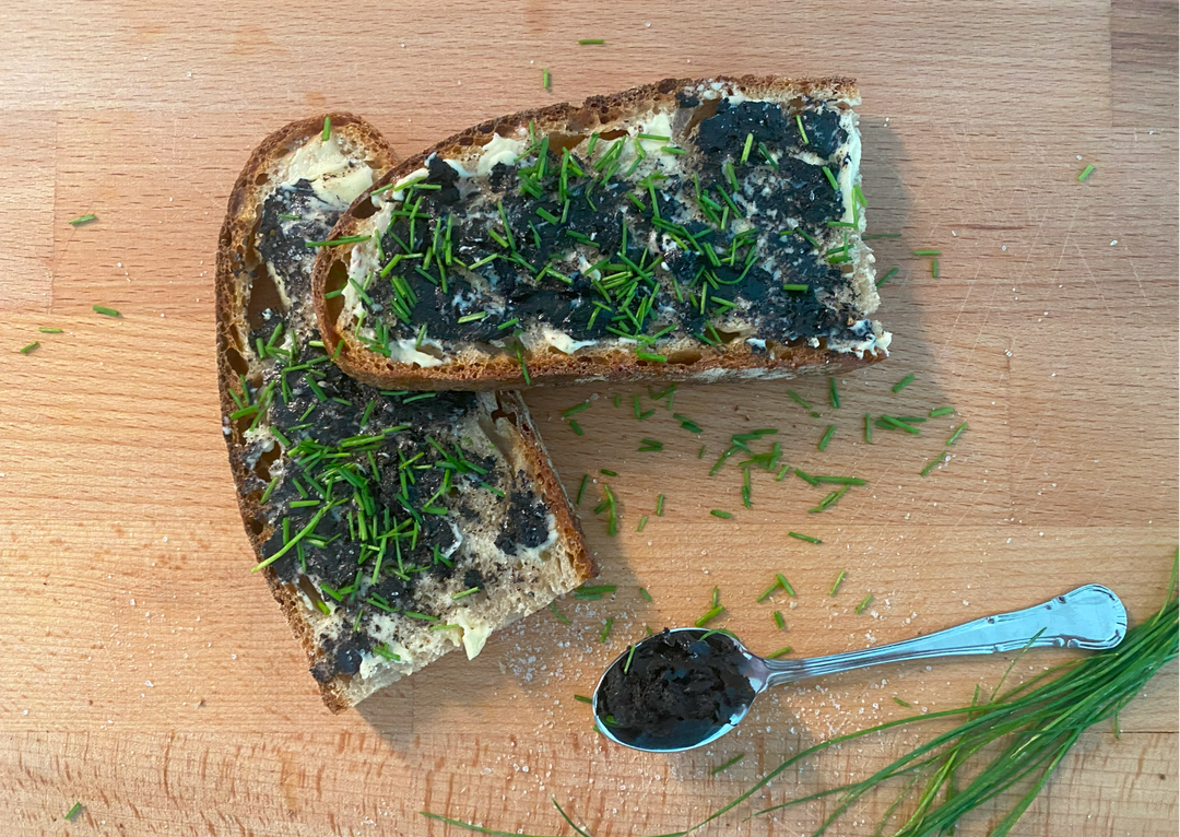 Butterbrot mit Dr. Warkentins Schwarzer Knoblauch