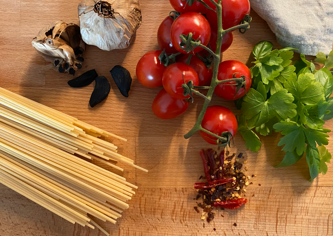 Spaghetti aglio e olio – mit Dr. Warkentins Schwarzem Knoblauch